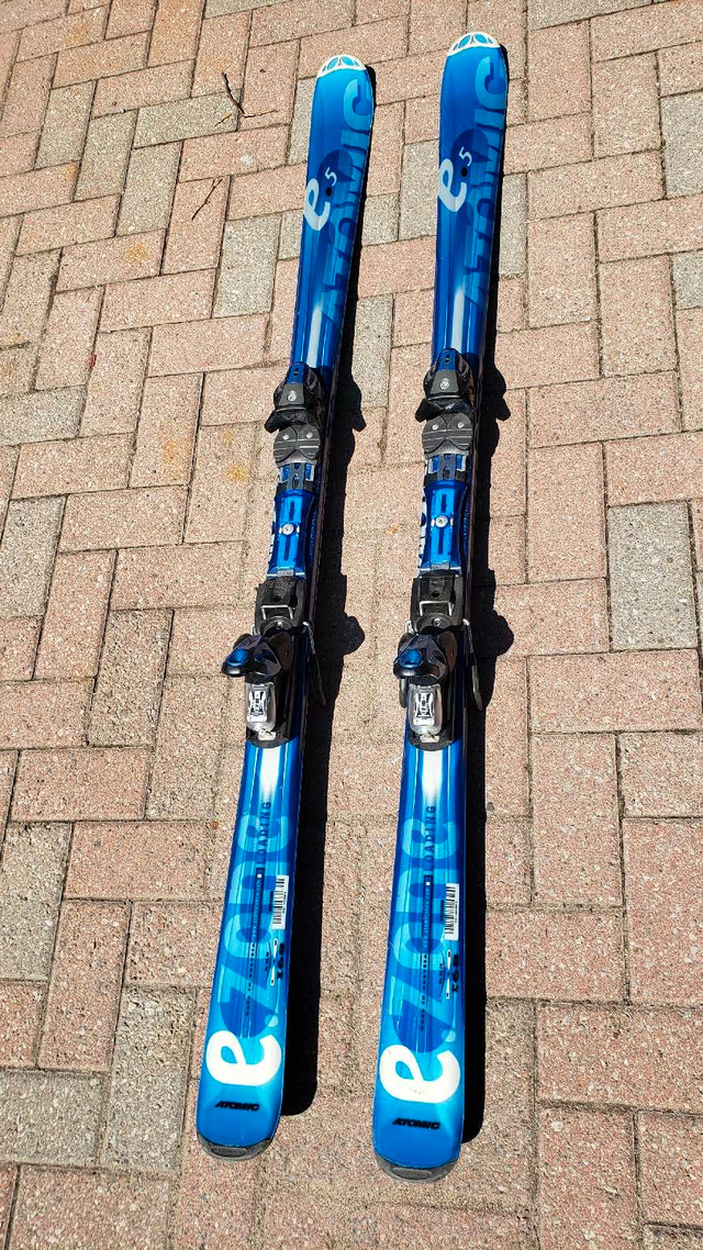 168cm Atomic Skis with Bindings in Ski in Barrie - Image 3