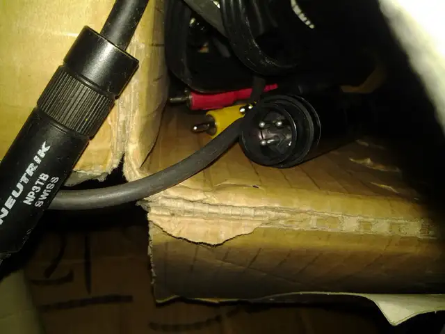 Neutrik audio cables xlr 1/4 inch 1/8 firewire 1/8 audio snake in Pro Audio & Recording Equipment in City of Montréal - Image 2