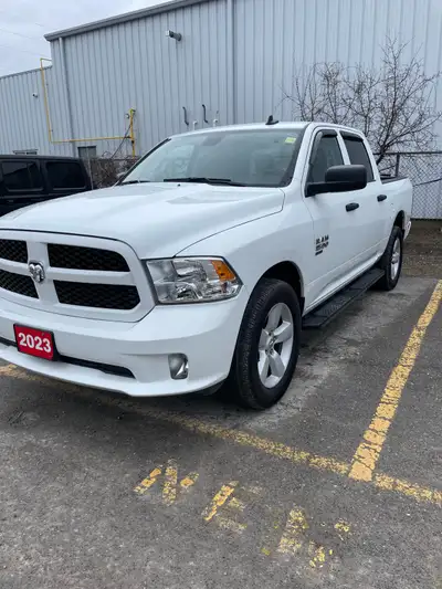 Heated Seats, Nav, Tow Package, Heated Steering Wheel, Power Seats. Clean, No Accidents. Full Warran...