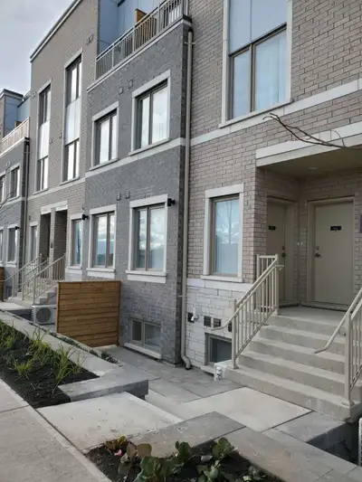 Vaughan 1 bedroom in a new townhouse available July 1