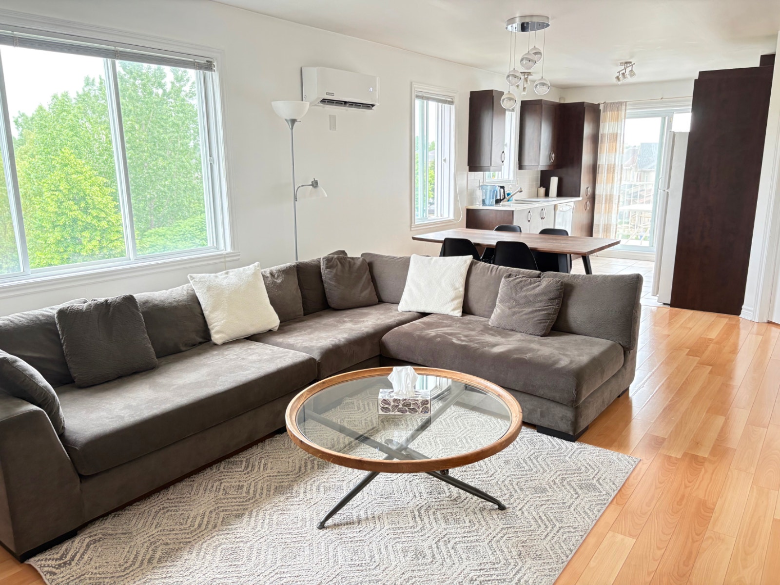 4 ½ CHOMEDEY LAVAL – Furnished Condo Hotel for Rent (Short or Lo — photo 1