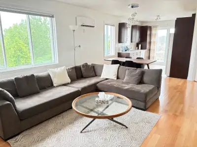 4 ½ CHOMEDEY LAVAL – Furnished Condo Hotel for Rent (Short or Long Term) Beautiful and spacious 2-be...