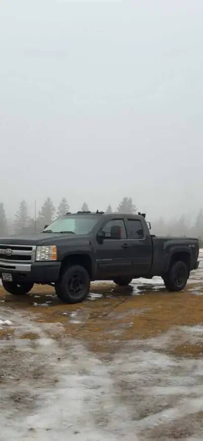 Runs excellent, 277000,clean interior 4x4,ac