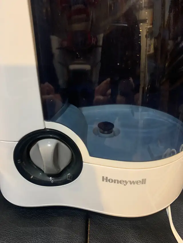 Honeywell room humidifier in Heaters, Humidifiers & Dehumidifiers in Kitchener / Waterloo - Image 3