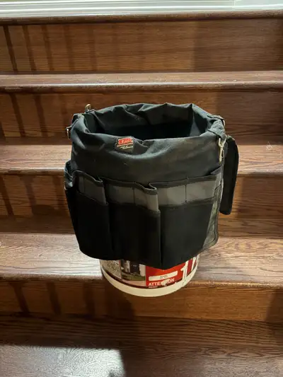 This is a handy black Veto Pro Pac tool bucket, perfect for keeping your tools organized. The bucket...