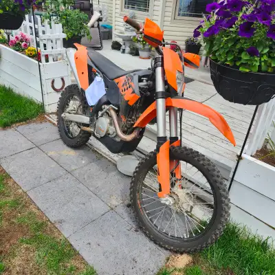 Excellent bike ODO 1958 Km 78.5 Hrs Shock Socks, Skid Plate, front light, brake light, owners kit