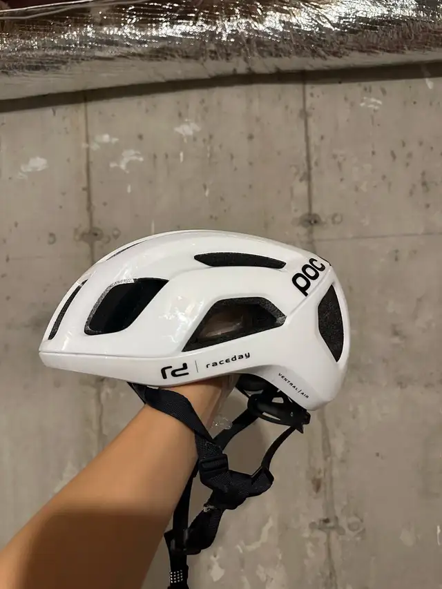 POC Ventral Air Helmet - Medium - Excellent Condition in Other in Markham / York Region - Image 4