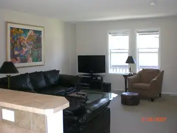 Easily Located 3 Bedrooms Family Town Home in PANORAMA Hills NW in Long Term Rentals in Calgary - Image 3
