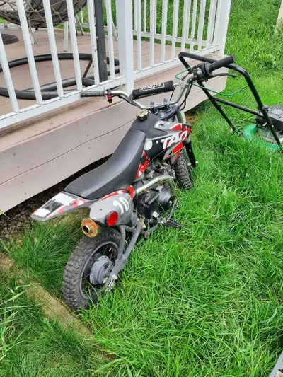 This pre-owned Tao Tao dirt bike is a compact off-road machine, perfect for young riders looking to...