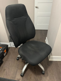 Office chair / chaise de bureau