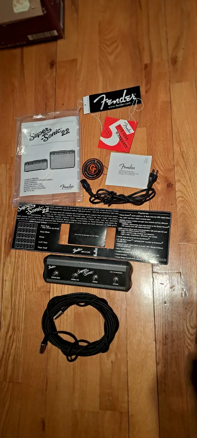 Fender Super-Sonic 22 2-Ch. 22W Head w/FootSwitch+Cover!+Reverb! in Amps & Pedals in City of Montréal - Image 3