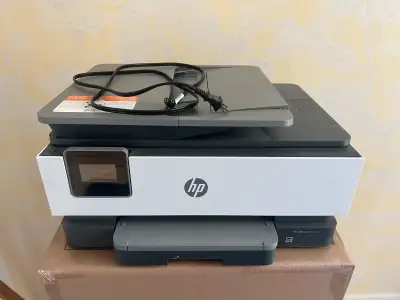 Je vends mon imprimante HP OfficeJet 8015e, une solution d'impression multifonction idéale pour la m...