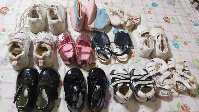 Lot shoes for baby girl / Lot de chaussures pour petite fille dans Autre  à Longueuil/Rive Sud