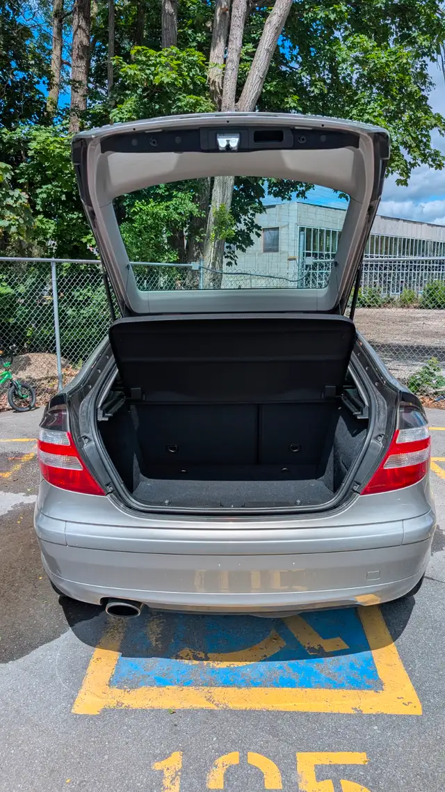 Mercedes Benz C 230 Kompressor with only 155000 in Cars & Trucks in Markham / York Region - Image 12