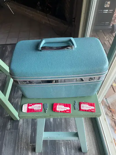 Vintage 1960’s samsonite silhouette makeup case, View more