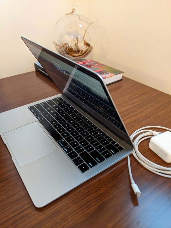 13in MacBook Air 2019 - 16Gb RAM 512Go SSD in Laptops in Ottawa - Image 4