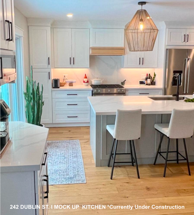 TRENT STUDENTS-LOCK THIS IN NOW❗️3 Bdrm  Steps To Bus  Downtown!