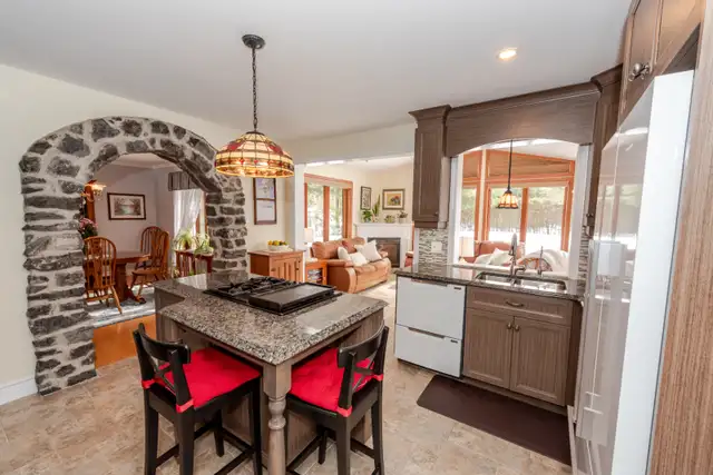 Charming Custom Canadiana Home on a Serene Half-Acre Lot63009271900291123