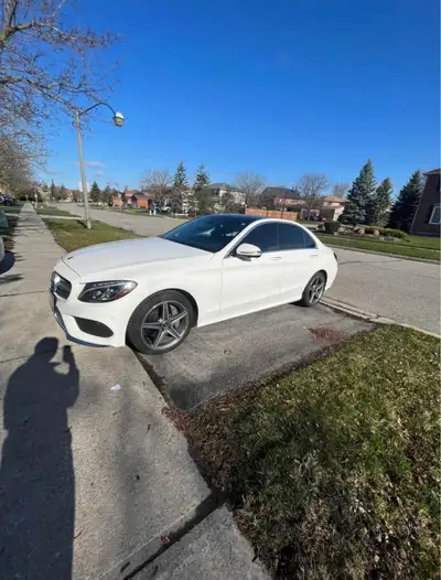 BEAUTIFUL MERCEDES C300 2018 clean title AMG package 