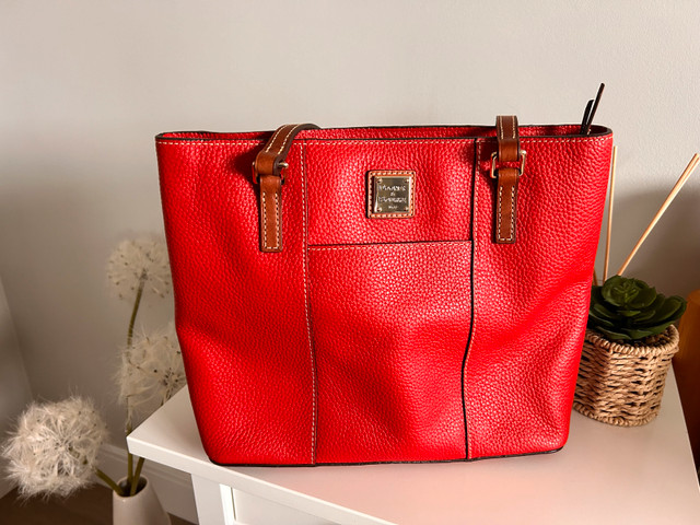 Dooney & Bourne Leather Bag in Bags & Luggage in Hamilton