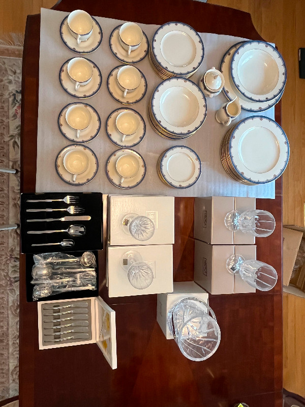 Mikasa Fine Ivory dinnerware set-Majestic Hall, 8 sets (48 piec) in Kitchen & Dining Wares in Markham / York Region - Image 2