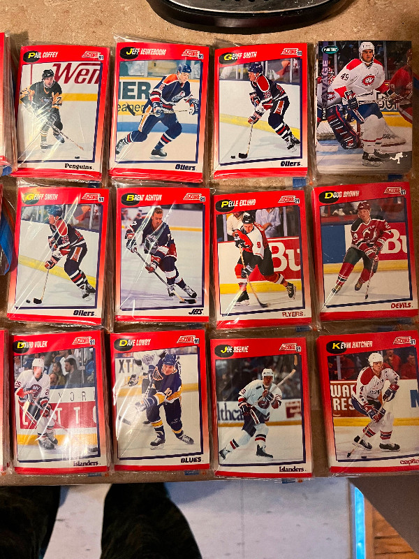 Packs of hockey cards in Arts & Collectibles in Hamilton - Image 2