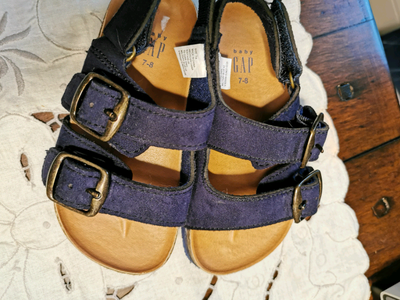 Like New!! Size 7-8 Baby Gap sandals, View more