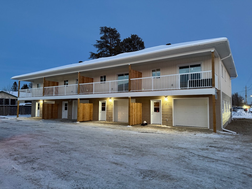 Brand new 3 bedroom unit for rent in Espanola (end unit) 1
