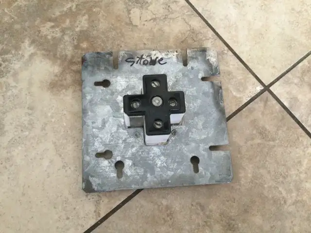 STOVE RECEPTACLE  in Electrical in City of Montréal - Image 3