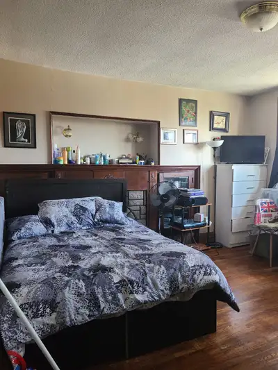 Master bedroom near Eglinton and Dufferin. Second floor of a house. Clean and nice view. Shared kitc...