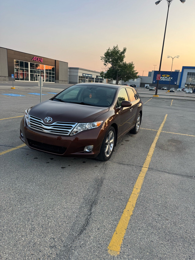 Toyota venza 2012 in Cars & Trucks in Saskatoon - Image 2