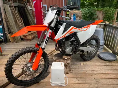 2017 KTM 450 SX-F. In very good condition, maticulously maintained. Stored clean and very well looke...