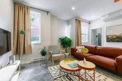 5 Beds 2 Baths Fully Furnished Student Apartment