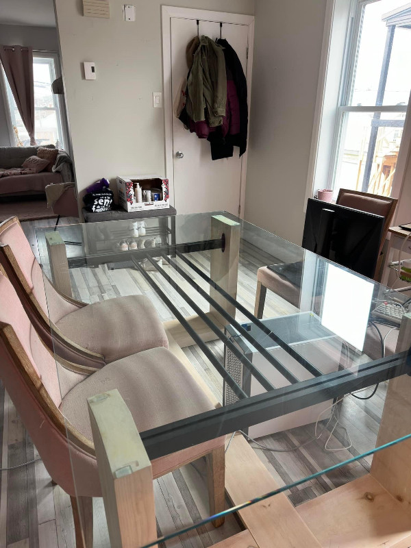 table de cuisine en vitre dans Mobilier de salle à manger et cuisine  à Granby - Image 3