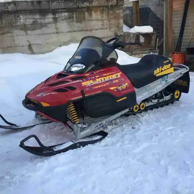 2002 skidoo summit 700. 8000kms. Has a small tear in the seam of the seat but the body is otherwise...