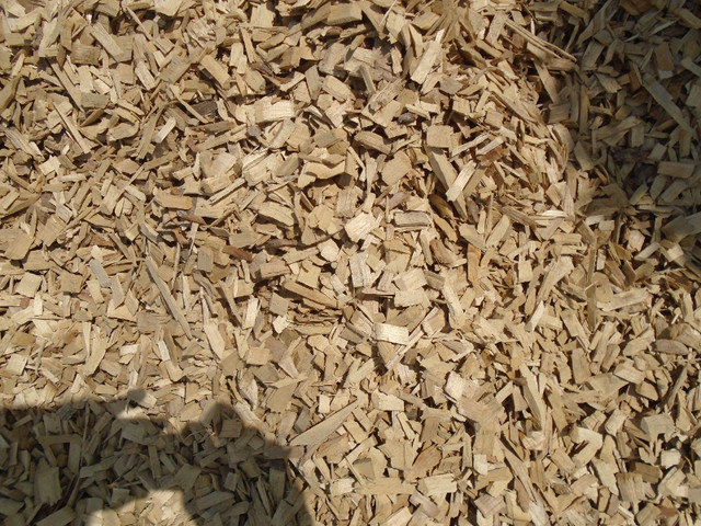 HARDWOOD MULCH AND WOOD CHIPS -DELIVERY AVAILABLE in Plants, Fertilizer & Soil in Kitchener / Waterloo - Image 2