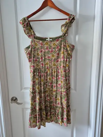 Floral Dress with inner lining. Size Large, View more