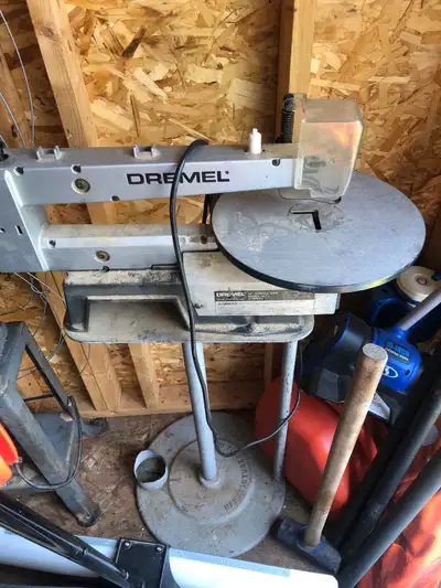 Great shape, dremel 16” scroll saw with stand