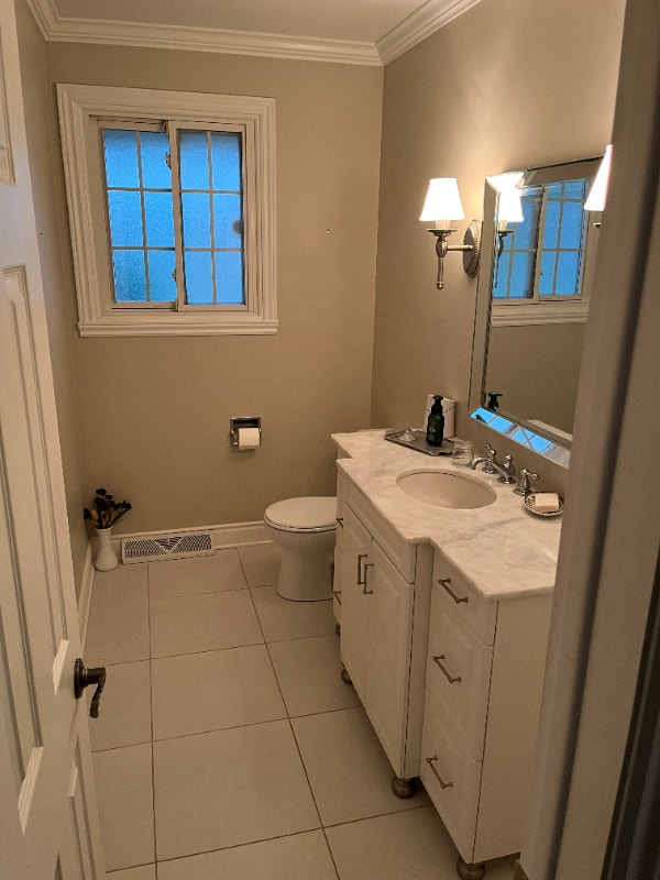 Bright Clean 3Bedroom House Main Floor Long Term Rentals