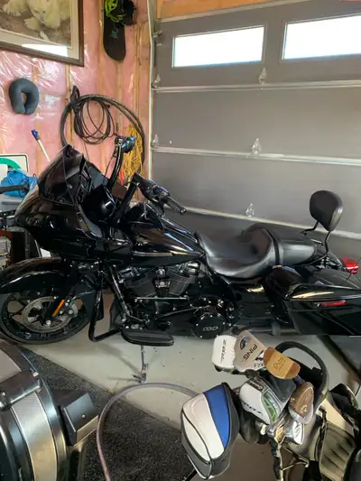 2020 Harley roadglide special 10000 miles on the bike One owner never dropped accident free Email me...