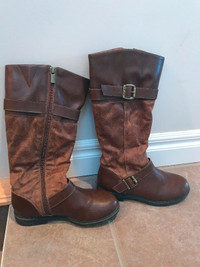Girls Brown suede boots with side zippers size 8