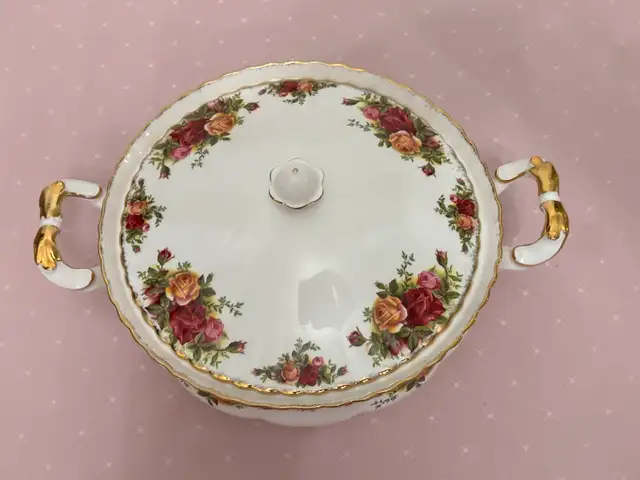 vegetable bowl with lid Old Country Roses Royal Albert 63295969553921121