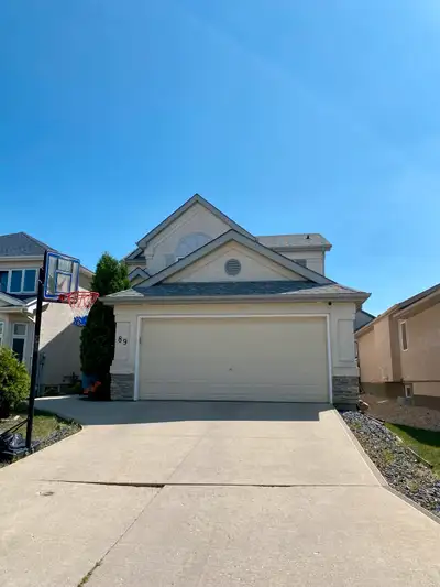 Spacious 5-Bedroom Home in Whyte Ridge