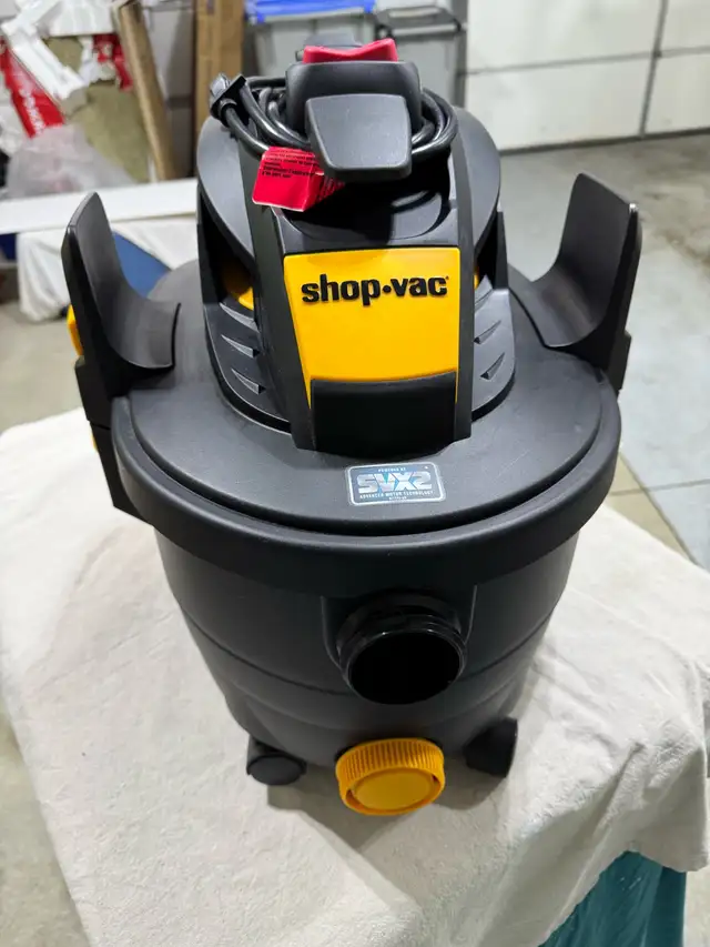 SHOP VAC WET/DRY (8gal, 5.5hp) - Almost New62863732491906122