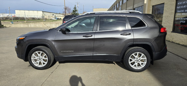 2105 Jeep Cherokee North 4WD in Cars & Trucks in Edmonton - Image 2