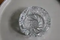 Cendrier rond en cristal de bohème taillé