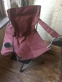 Collapsible armchair w/ drink pocket