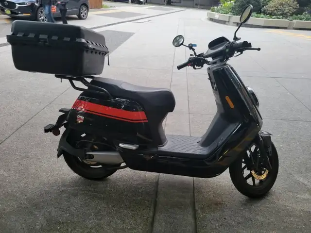 2022 NIU nqi gts moped in Scooters & Pocket Bikes in Vancouver - Image 4