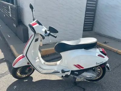 This isn’t your average scooter. I’m selling my limited edition 2021 Vespa Sprint 150cc Racing Sixti...