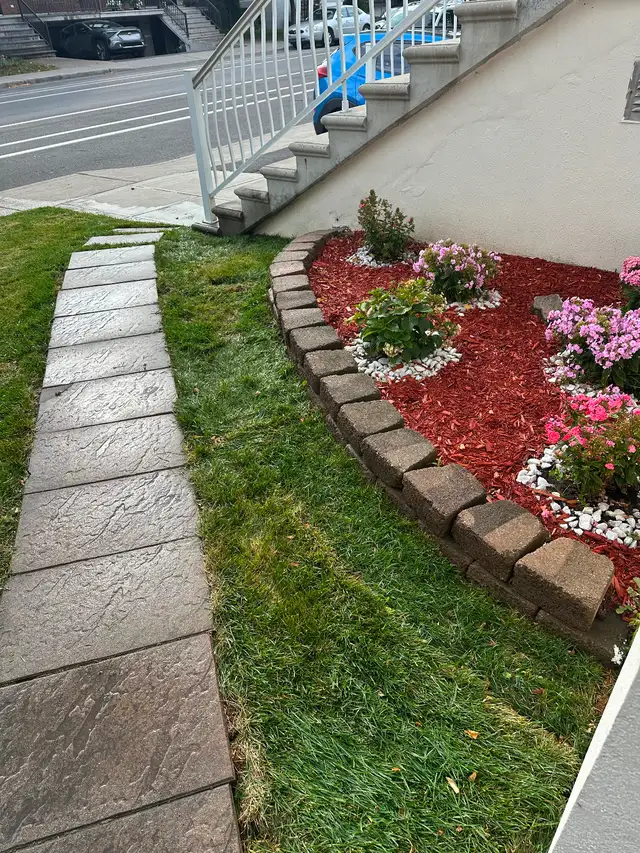 Landscaping453872224893020160